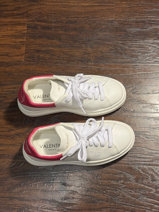 Valentino White Leather Low-Top Sneakers with Pink Heel Tab, Like New, Sz 7 - Picture 2 of 16